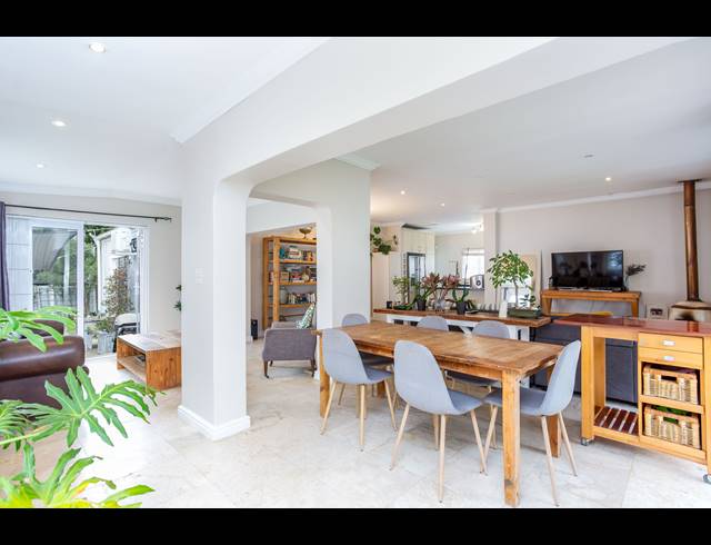 3 BEDROOM FREESTANDING RENTED IN RONDEBOSCH